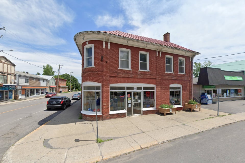 Grenier aux trouvailles - point-de-vente - alternative aliment-terre